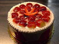 4 Kişilik Çilekli yaş pasta En yakın pastane Tunceli pasta